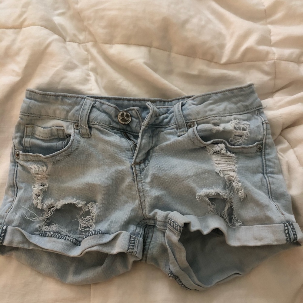 Ripped light wash jean shorts!!